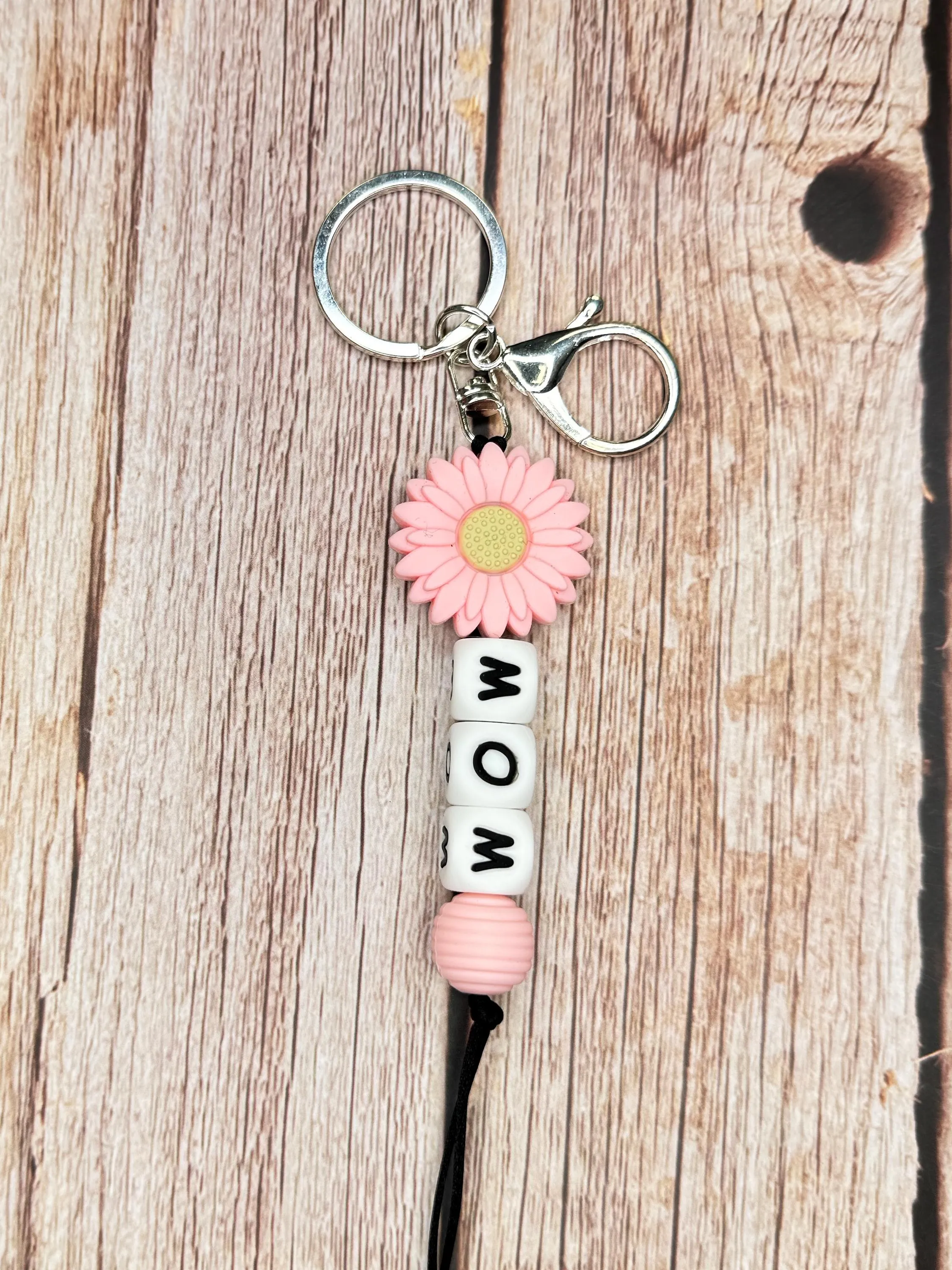 Customizable Flower Keychain or Backpack Clip – A Beautiful Gift for Mom!