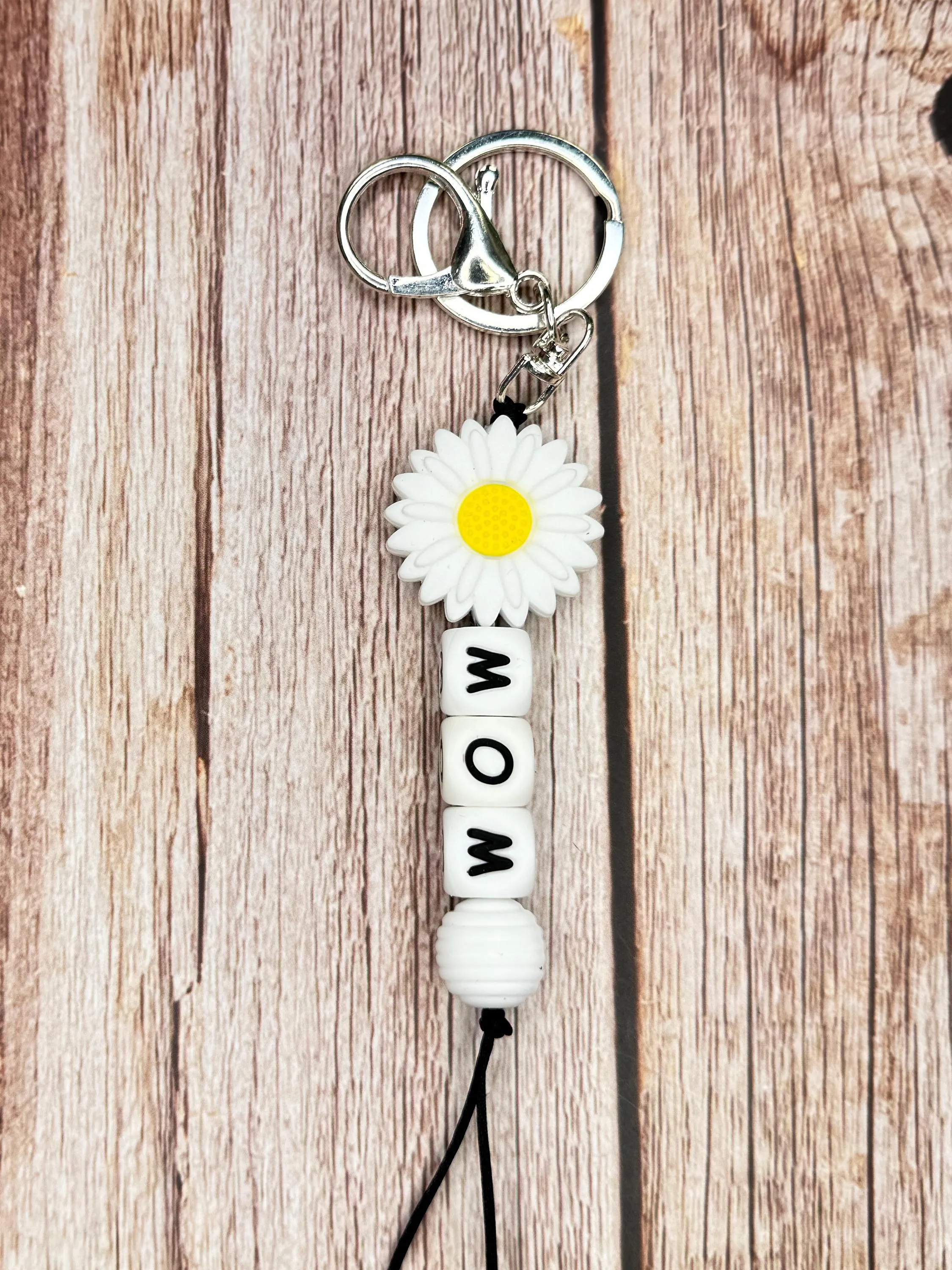 Customizable Flower Keychain or Backpack Clip – A Beautiful Gift for Mom!