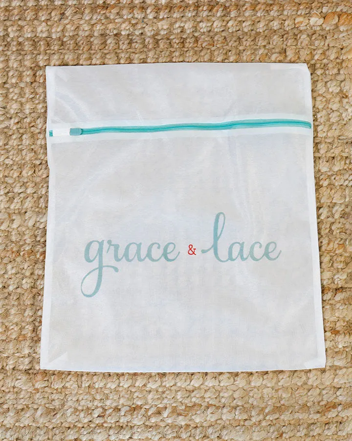 G&L Logo White Garment Bag