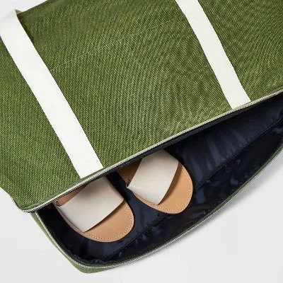 New - Easy Go Weekender Bag - Universal Thread Green