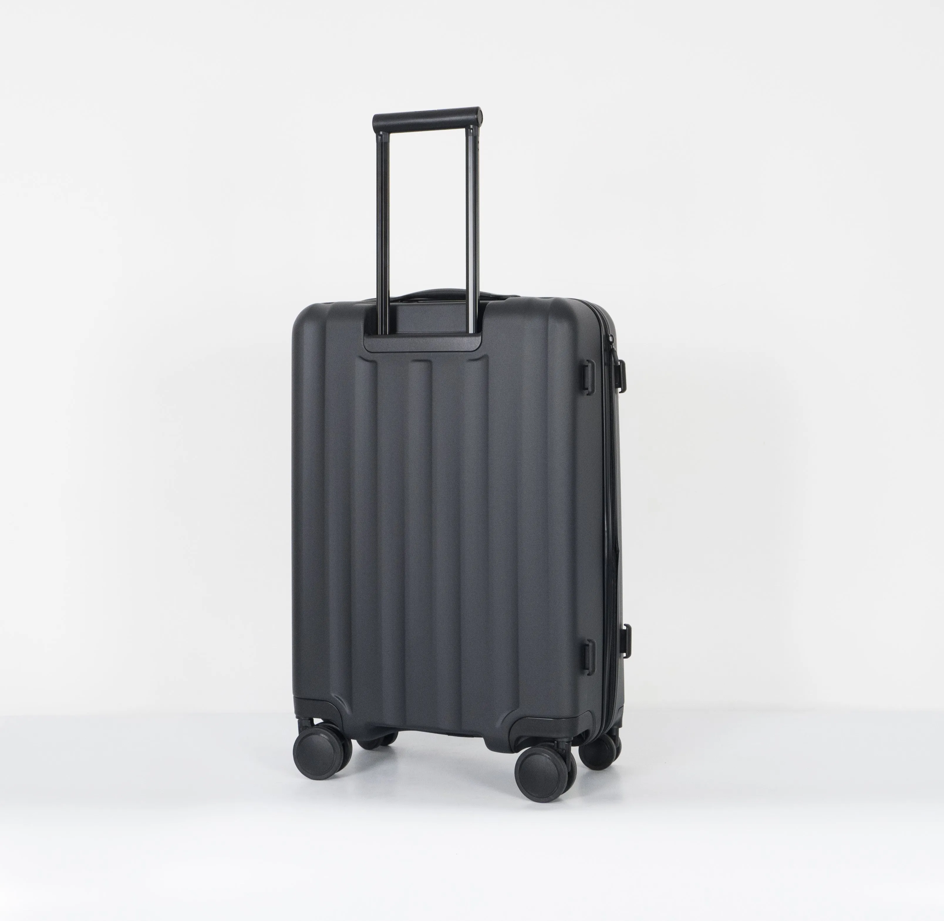 Verage® Greenwich II 25" Medium Hardside Expandable Spinner Luggage